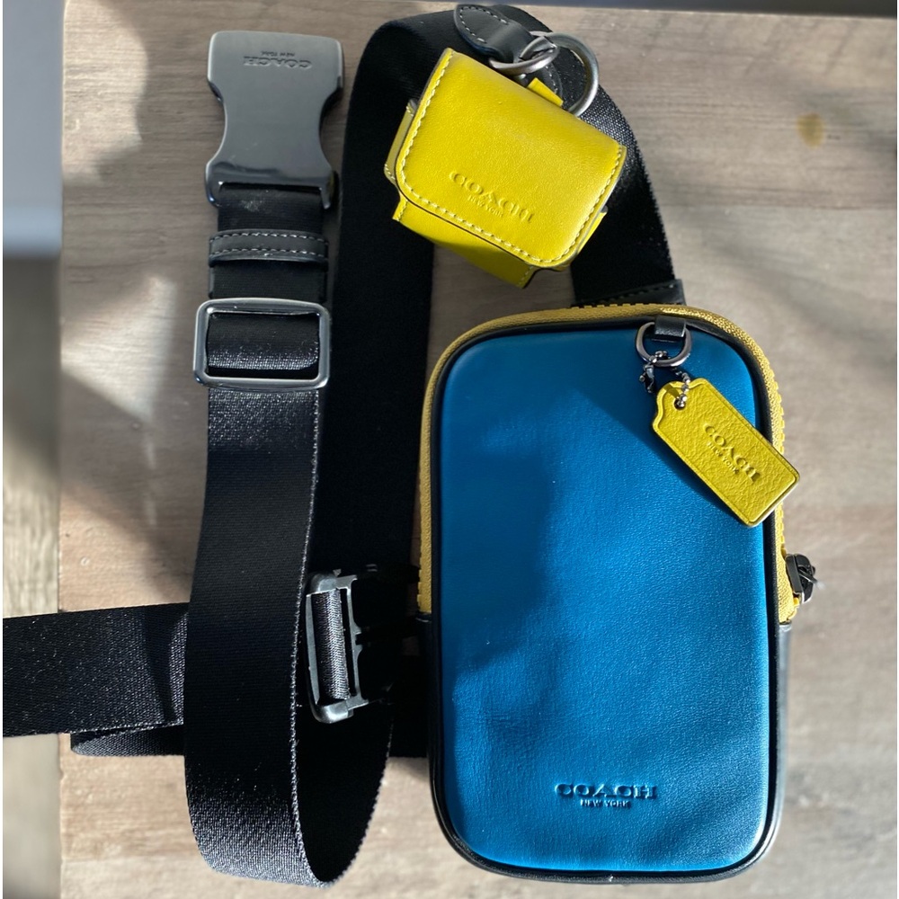 Coach phone pack